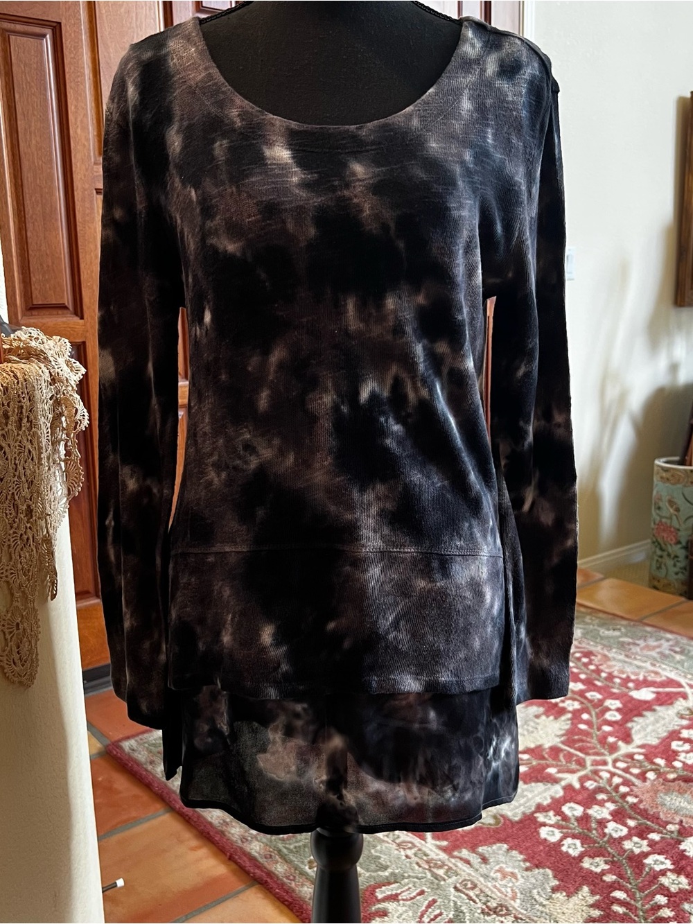XCVI  Black Tie-Dye Scoop Neck Tunic Top Long Sleeve Ruffle Hem Size S